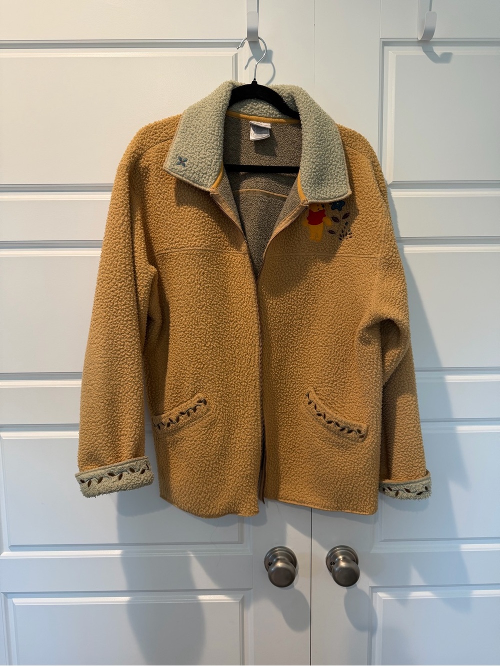 Vintage Winnie the Pooh Disney Store Sherpa Fleece Embroidered Jacket Size Large